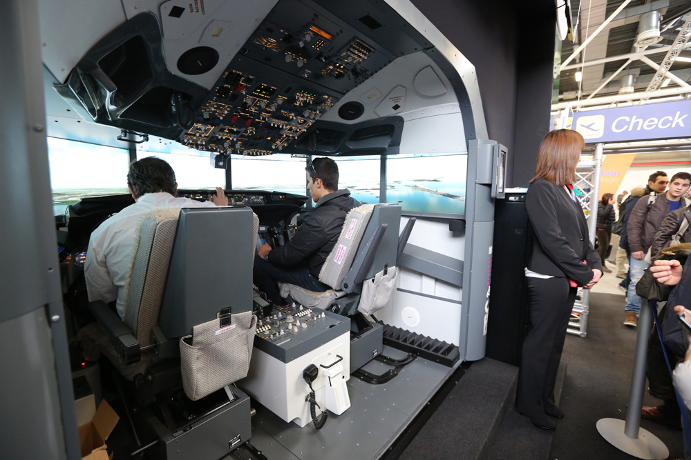 FSC news motorshow B737NG simulator inside